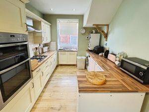 Kitchen- click for photo gallery